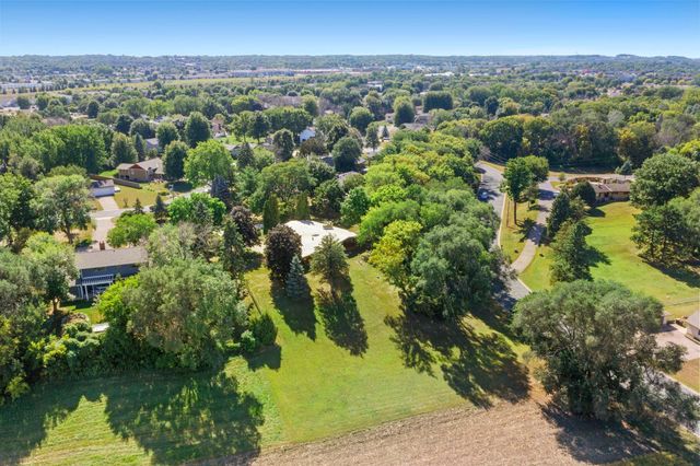 2439 Hauer Trail, Shakopee, MN 55379