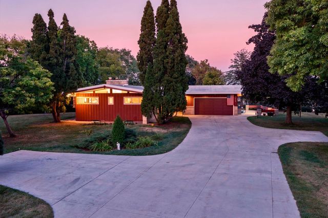 2439 Hauer Trail, Shakopee, MN 55379