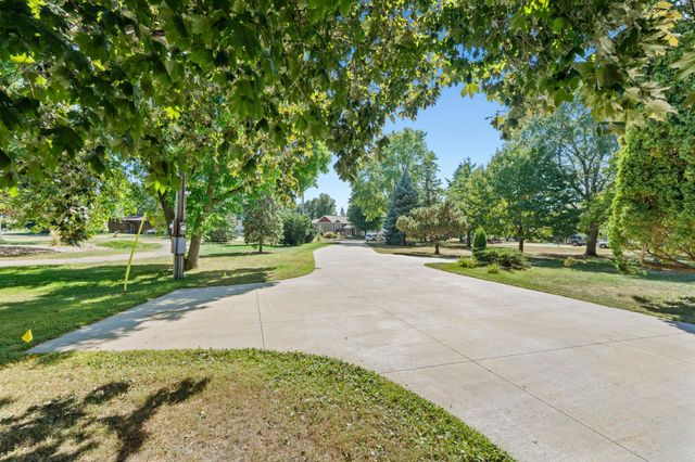 2439 Hauer Trail, Shakopee, MN 55379