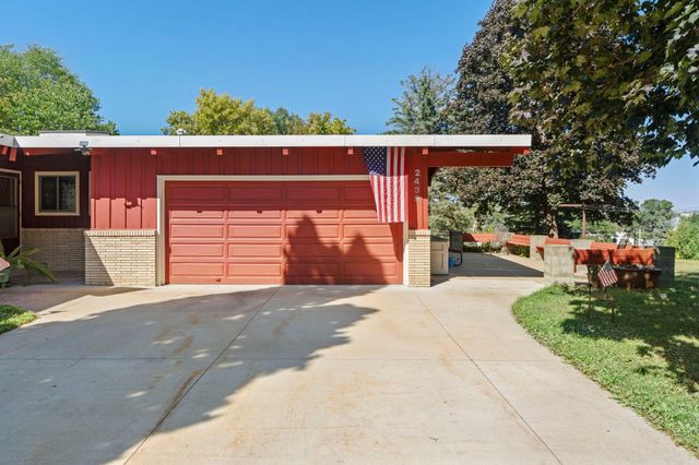 2439 Hauer Trail, Shakopee, MN 55379