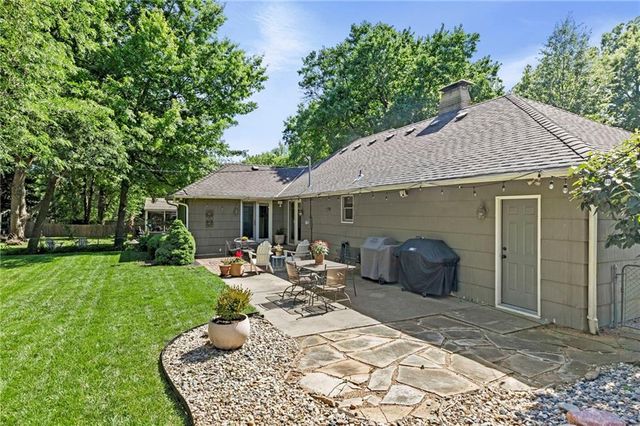 7729 Windsor Street, Prairie Village, KS 66208
