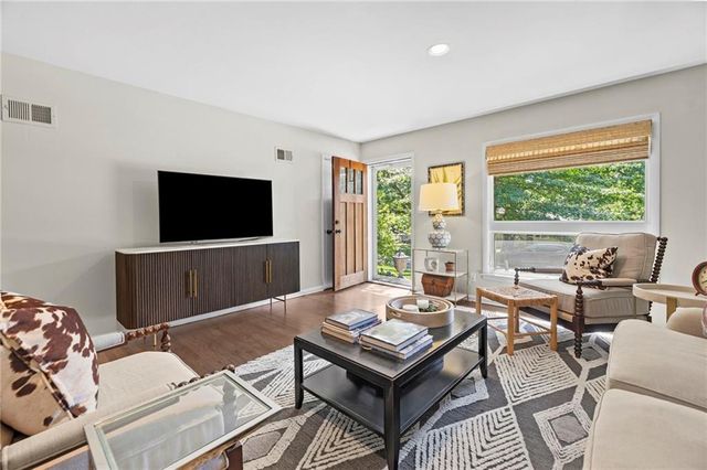 7729 Windsor Street, Prairie Village, KS 66208