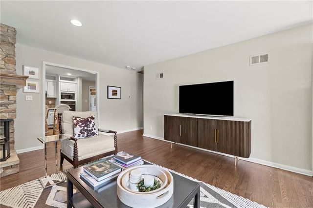 7729 Windsor Street, Prairie Village, KS 66208