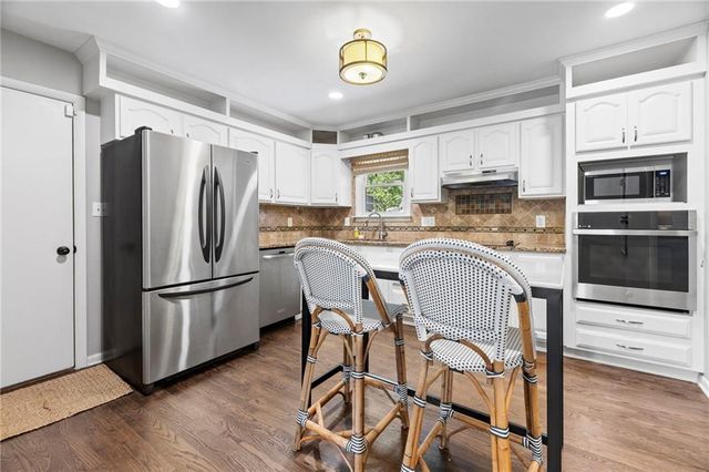 7729 Windsor Street, Prairie Village, KS 66208