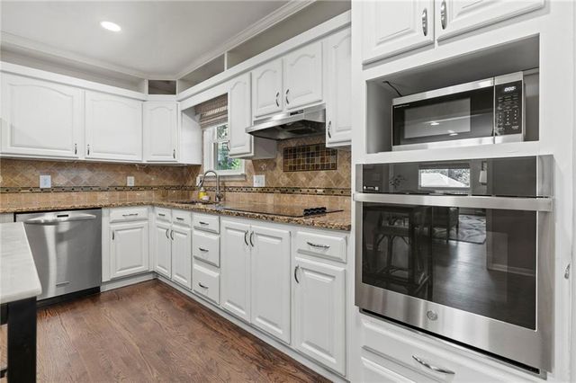7729 Windsor Street, Prairie Village, KS 66208