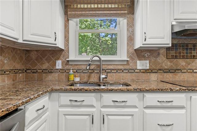 7729 Windsor Street, Prairie Village, KS 66208