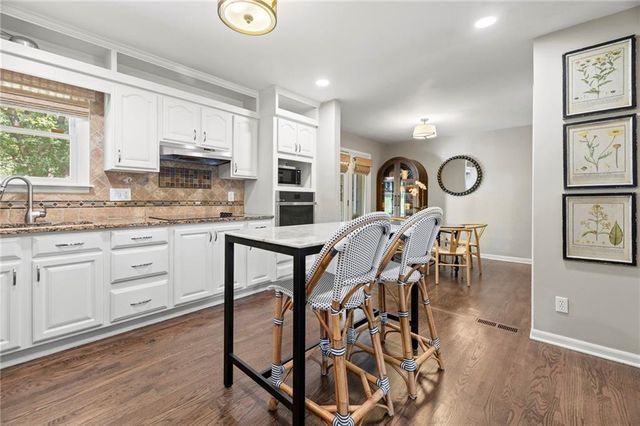 7729 Windsor Street, Prairie Village, KS 66208