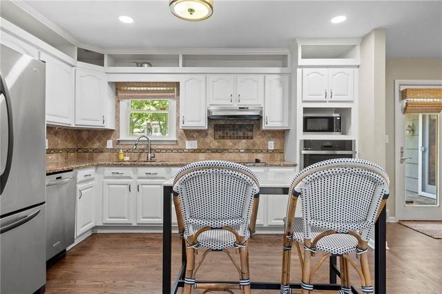 7729 Windsor Street, Prairie Village, KS 66208