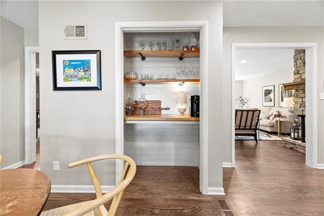 7729 Windsor Street, Prairie Village, KS 66208