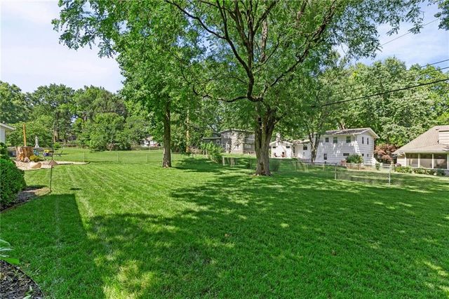 7729 Windsor Street, Prairie Village, KS 66208