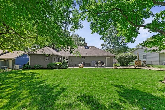 7729 Windsor Street, Prairie Village, KS 66208
