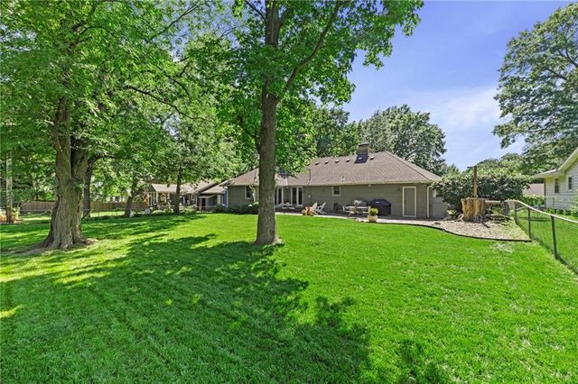 7729 Windsor Street, Prairie Village, KS 66208