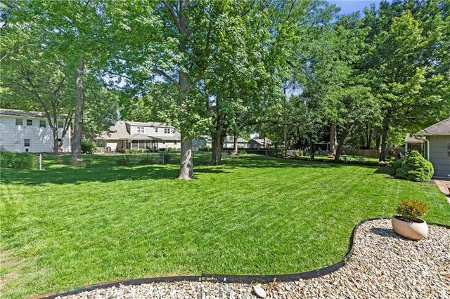 7729 Windsor Street, Prairie Village, KS 66208