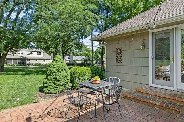 7729 Windsor Street, Prairie Village, KS 66208