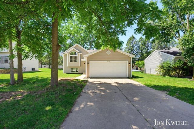 3547 Breton Valley, Grand Rapids, MI 49512