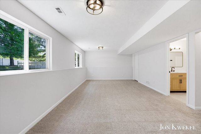3547 Breton Valley, Grand Rapids, MI 49512