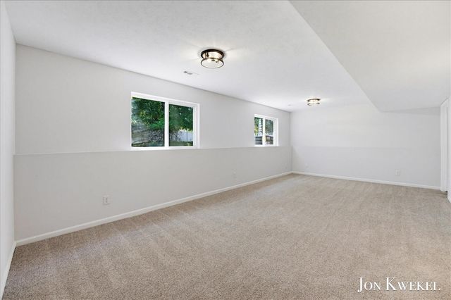 3547 Breton Valley, Grand Rapids, MI 49512