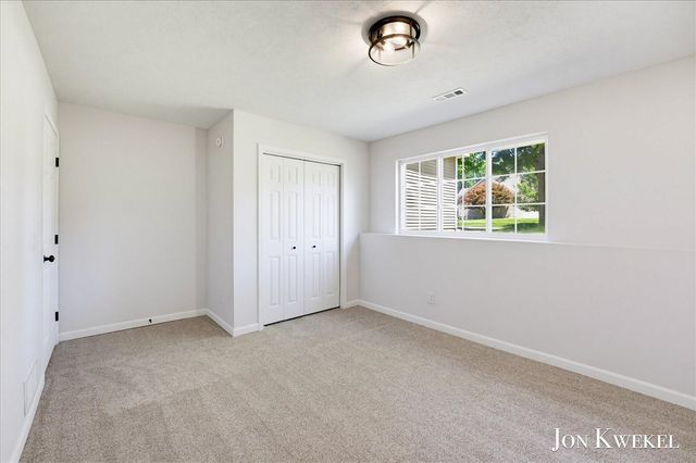 3547 Breton Valley, Grand Rapids, MI 49512