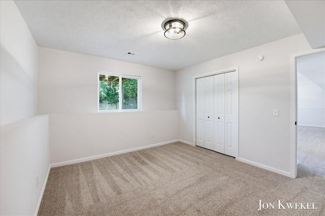 3547 Breton Valley, Grand Rapids, MI 49512