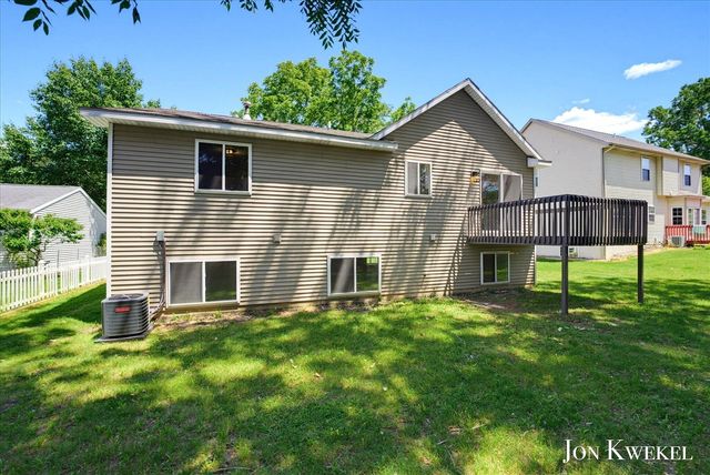 3547 Breton Valley, Grand Rapids, MI 49512