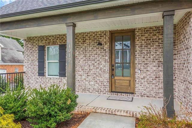 1012 Cross Gate Road, Winston-salem, NC 27106