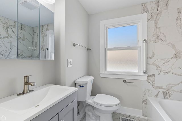 9845 S Hoyne Avenue, Chicago, IL 60643