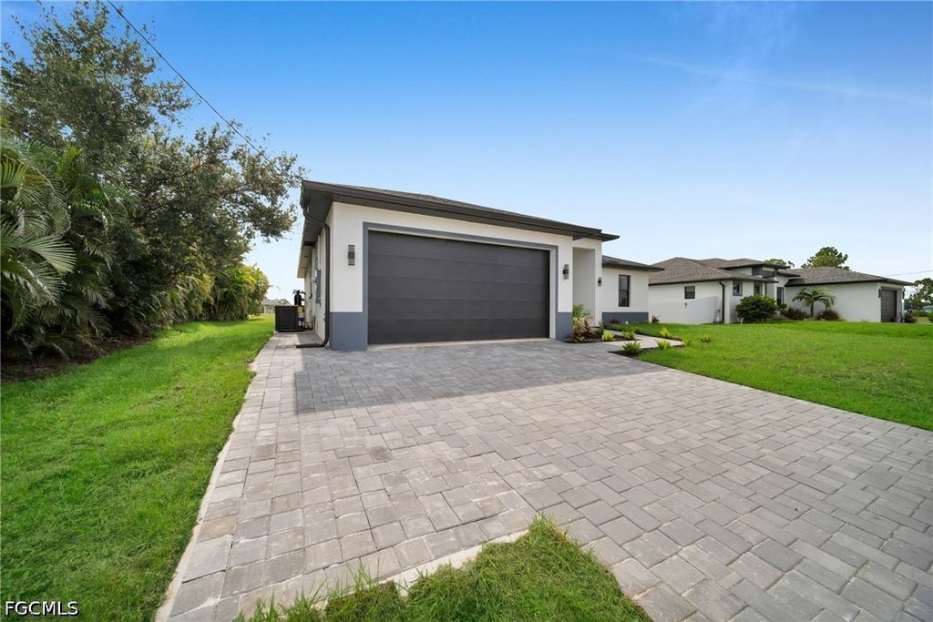 Image 3 of property listing at 2839 El Dorado BLVD N, Cape Coral, FL 33993