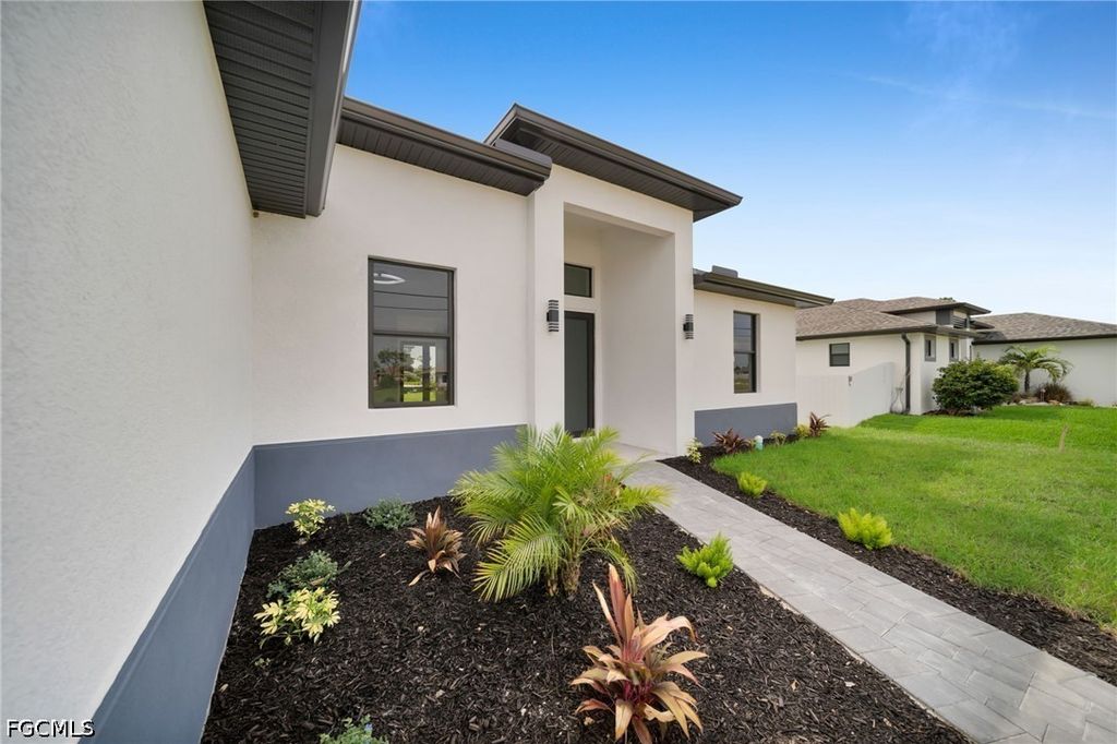 Image 5 of property listing at 2839 El Dorado BLVD N, Cape Coral, FL 33993
