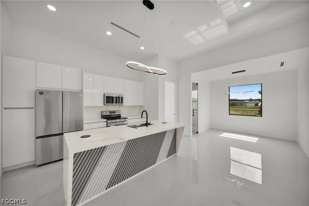 Image 8 of property listing at 2839 El Dorado BLVD N, Cape Coral, FL 33993