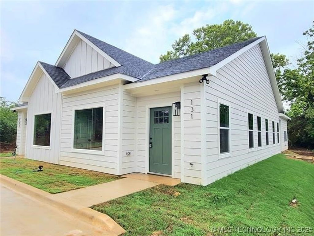 131 S McLean Drive, Durant, OK 74701