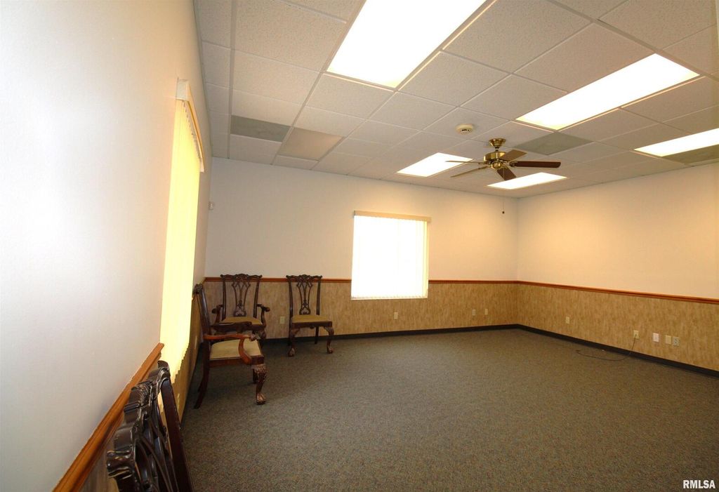 Image 10 of property listing at 300 W CHURCH Street, Salem, IL 62881