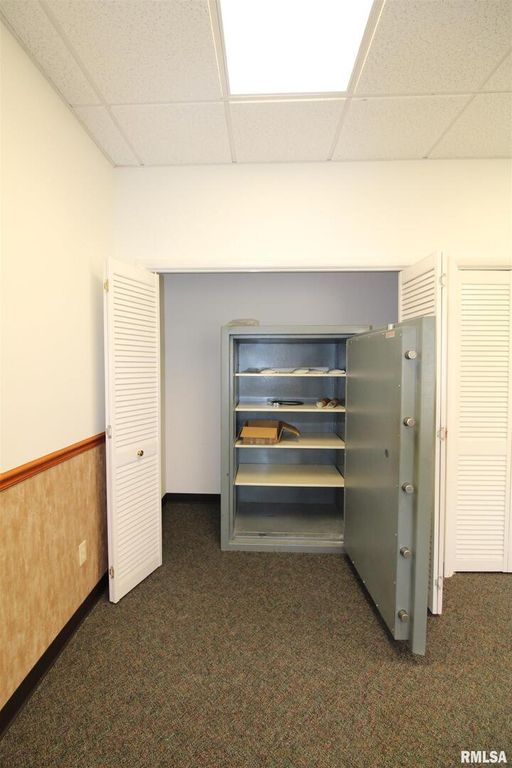 Image 11 of property listing at 300 W CHURCH Street, Salem, IL 62881