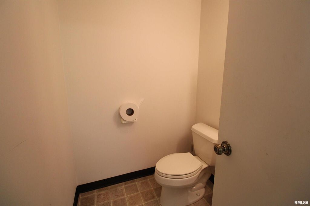 Image 12 of property listing at 300 W CHURCH Street, Salem, IL 62881