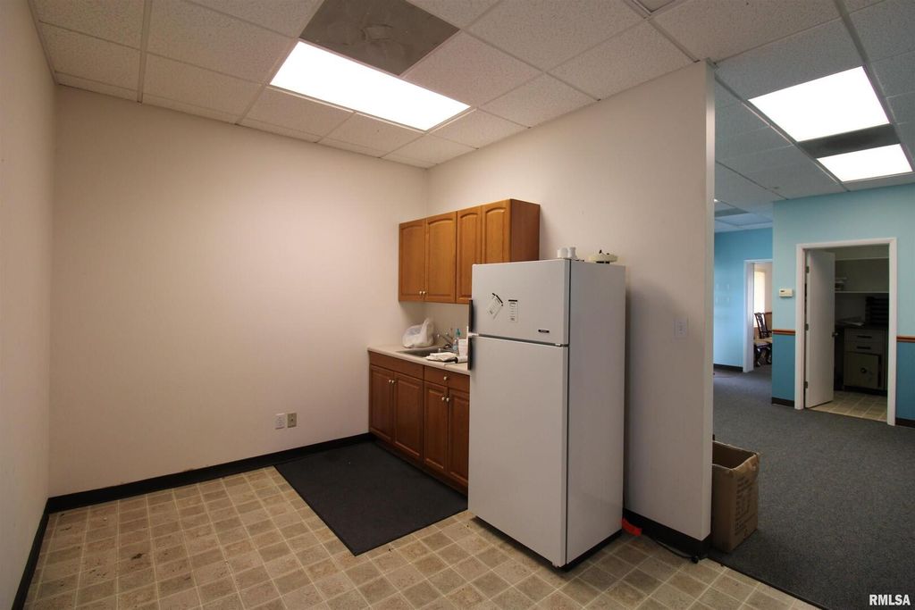 Image 13 of property listing at 300 W CHURCH Street, Salem, IL 62881