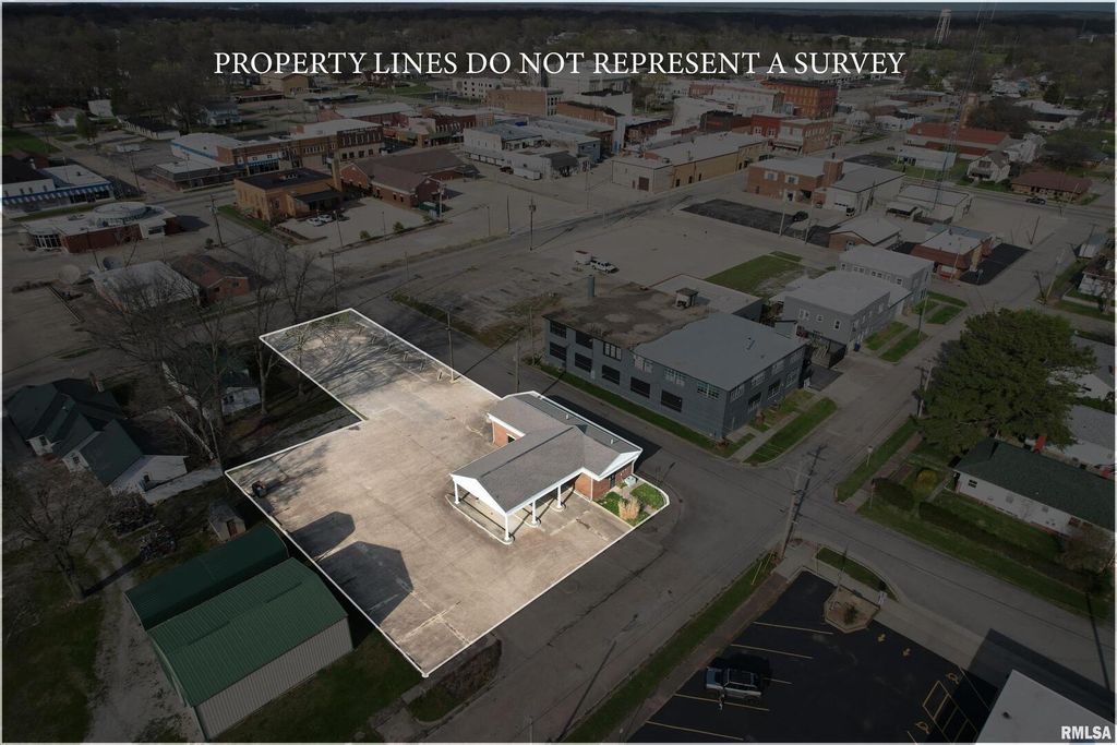 Image 4 of property listing at 300 W CHURCH Street, Salem, IL 62881