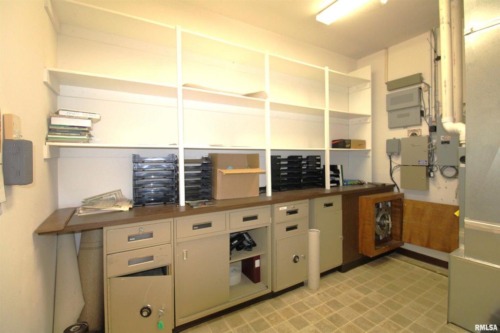 Image 8 of property listing at 300 W CHURCH Street, Salem, IL 62881