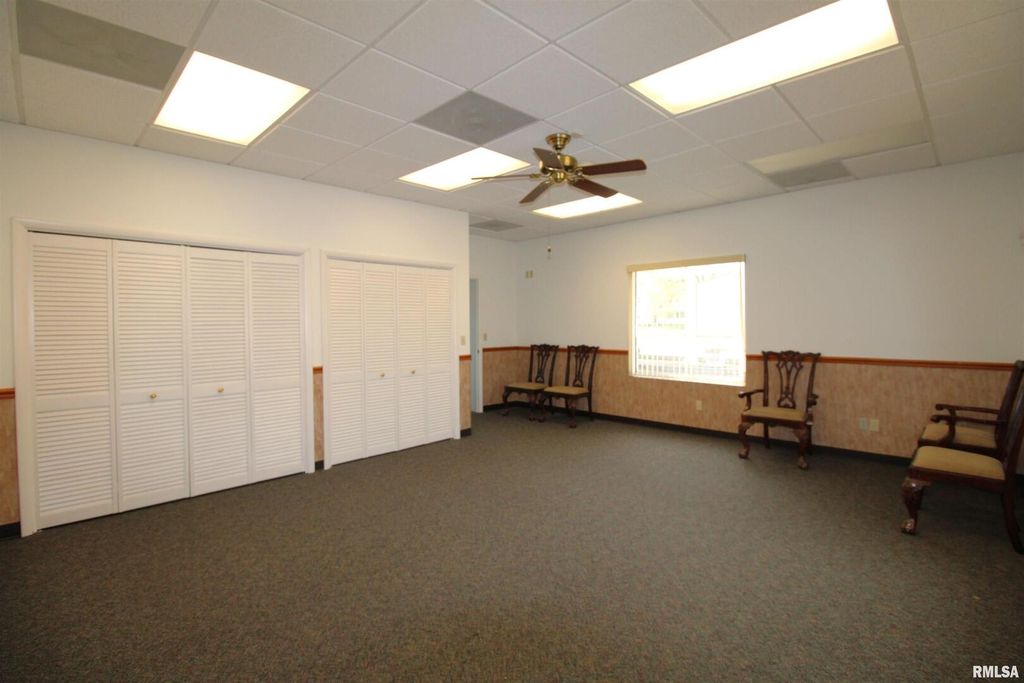 Image 9 of property listing at 300 W CHURCH Street, Salem, IL 62881