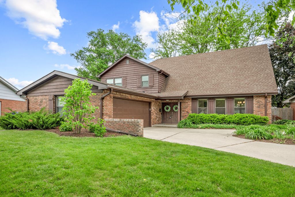 Image 1 of property listing at 1605 Mayflower Drive, Dekalb, IL 60115