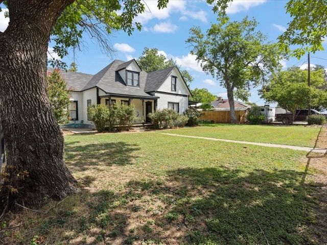 809 E Adams Street, Itasca, TX 76055