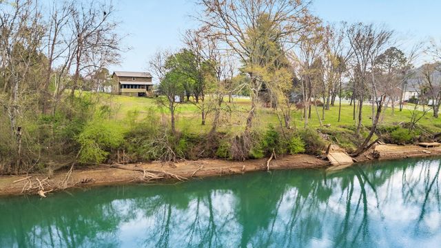 749 Riverbend Trail NE, Charleston, TN 37310