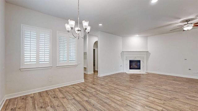 4502 Sapphire Falls Way, Arlington, TX 76005