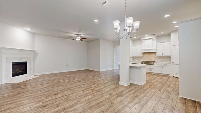 4502 Sapphire Falls Way, Arlington, TX 76005