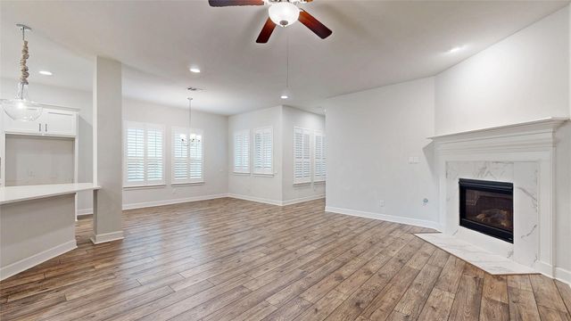 4502 Sapphire Falls Way, Arlington, TX 76005