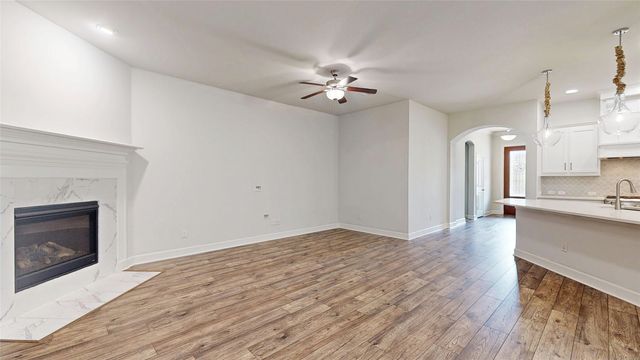 4502 Sapphire Falls Way, Arlington, TX 76005