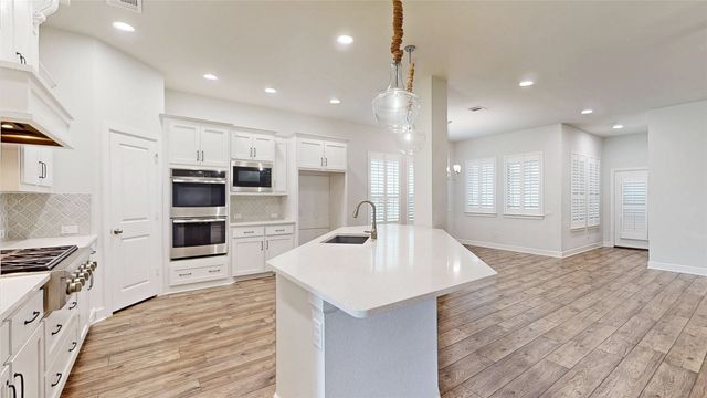 4502 Sapphire Falls Way, Arlington, TX 76005