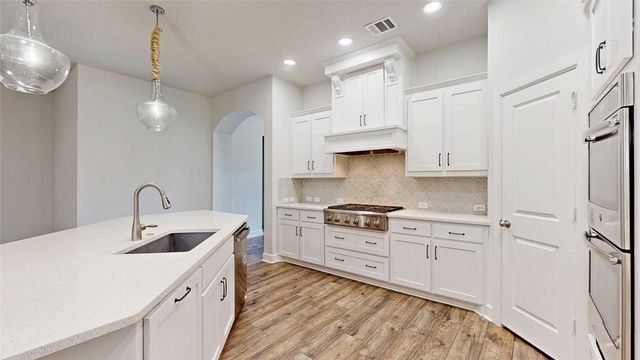 4502 Sapphire Falls Way, Arlington, TX 76005