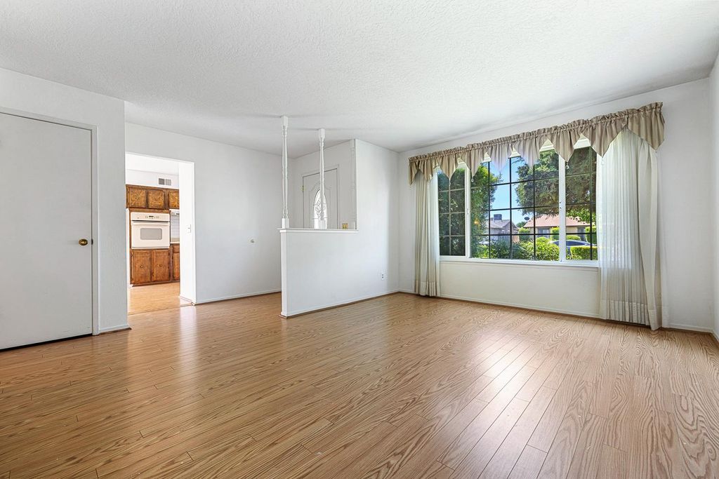 Image 10 of property listing at 1461 Rall Avenue, Clovis, CA 93611