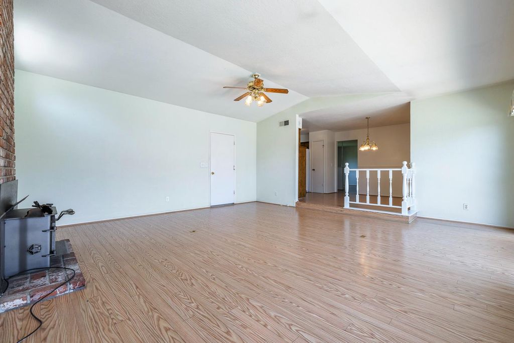 Image 13 of property listing at 1461 Rall Avenue, Clovis, CA 93611