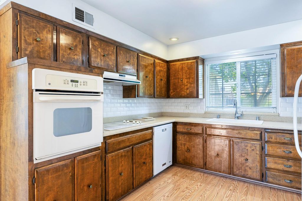 Image 15 of property listing at 1461 Rall Avenue, Clovis, CA 93611