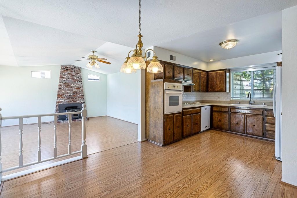 Image 19 of property listing at 1461 Rall Avenue, Clovis, CA 93611